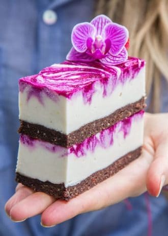 vegan drangonfruit cheesecake bars