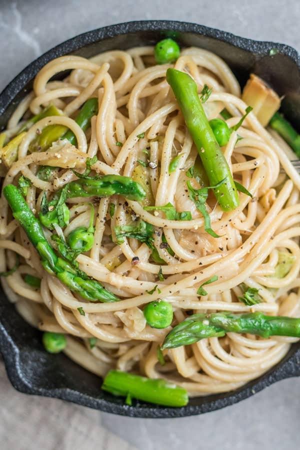 creamy spaghetti with leeks, peas, and asparagus