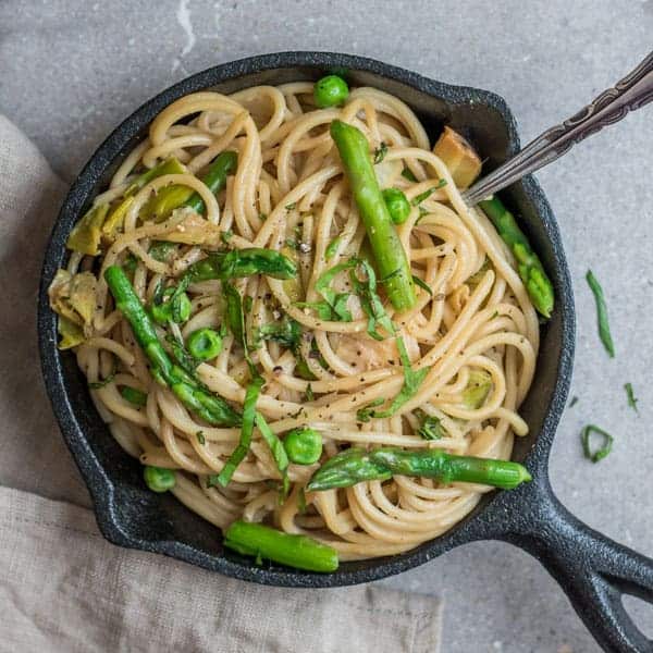 creamy spaghetti with leeks, peas, and asparagus