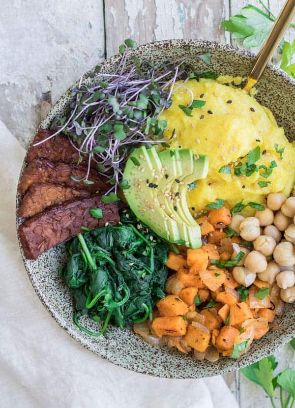 Nourishing vegan breakfast bowl with tempeh bacon2