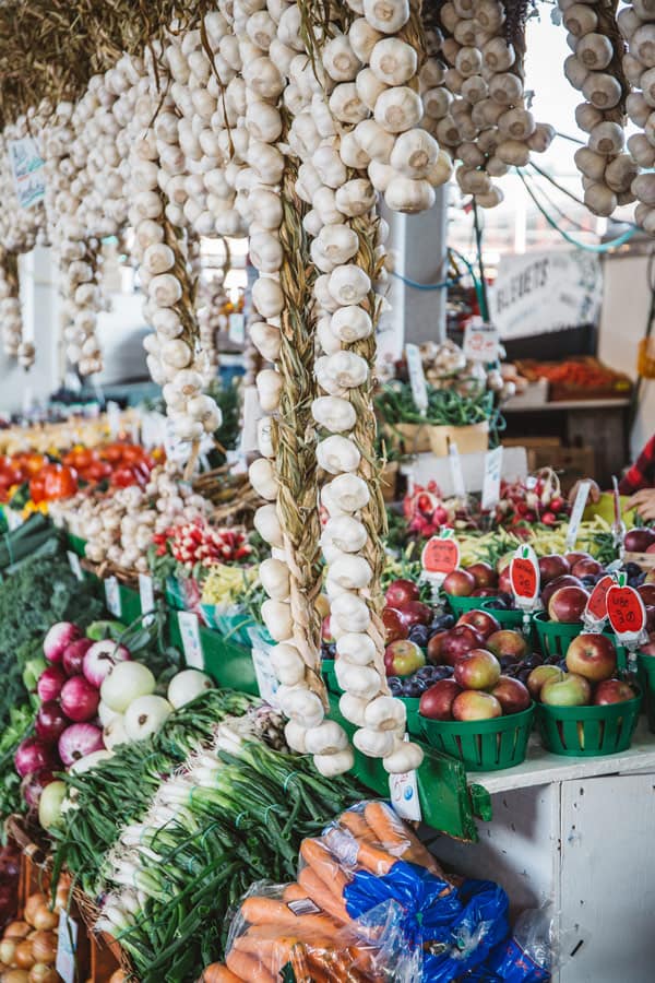 6 tips to shop the farmer's market like a pro