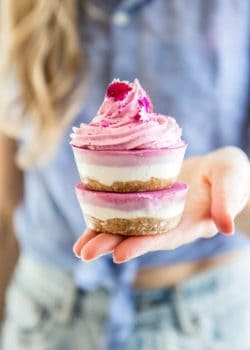 raw vegan raspberry cheesecakes