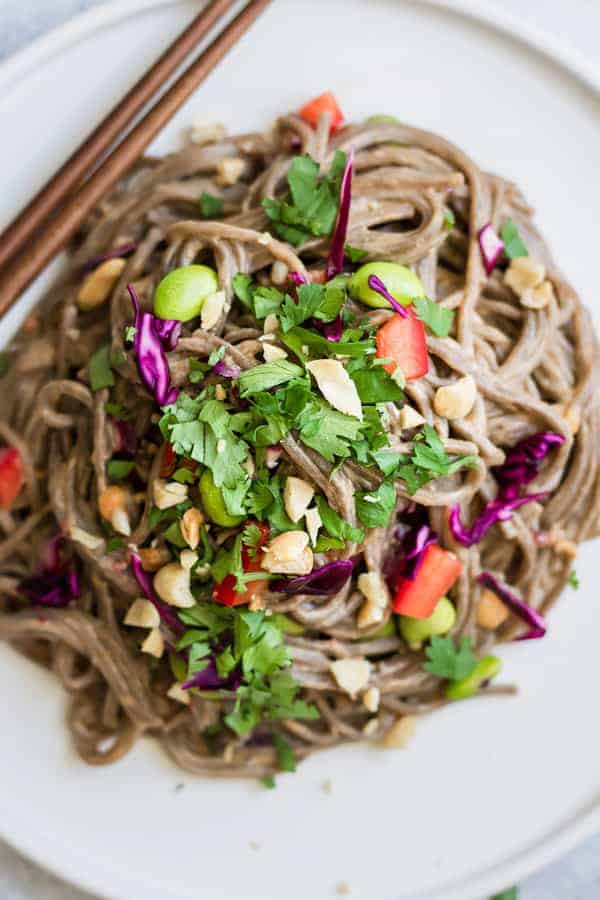 Cold soba noodle salad with spicy peanut sauce - Choosing Chia