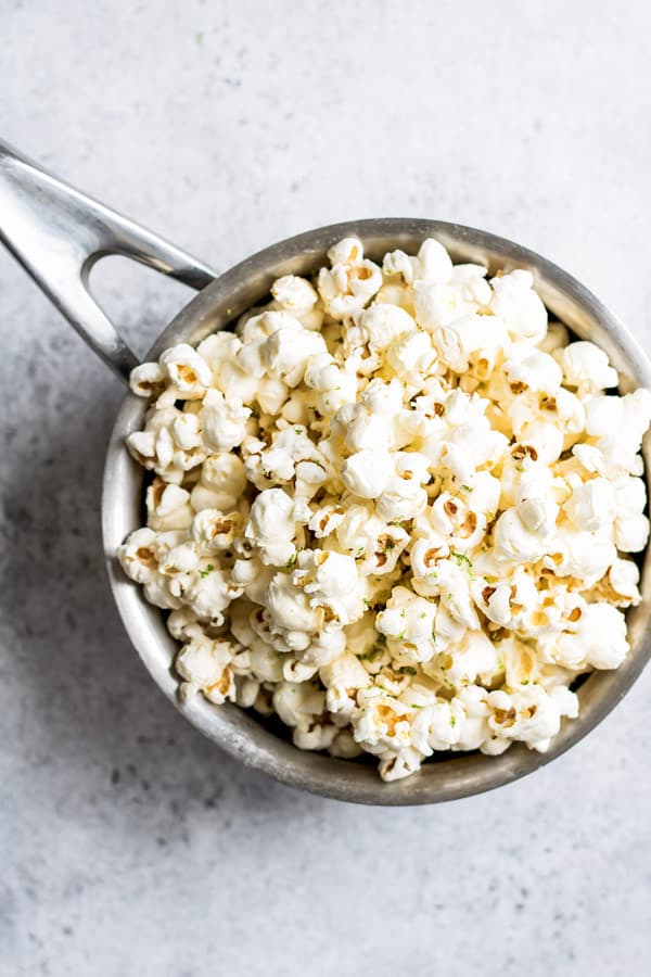 Salted margarita popcorn-popcorn with sea salt and lime