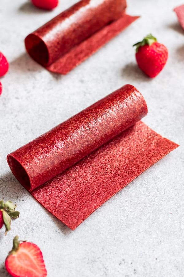 Homemade strawberry fruit roll ups - Choosing Chia
