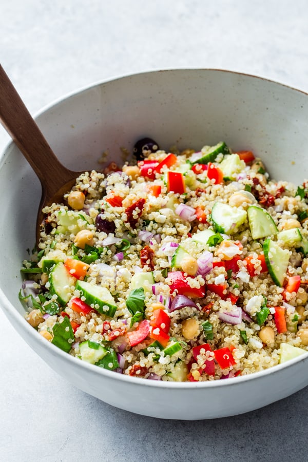 Mediterranean quinoa salad - Choosing Chia