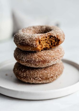 vegan gingerbread donuts with gingerbread sugar