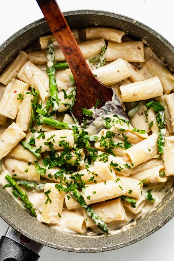 rigatoni noodles with asparagus and parsley in a pot