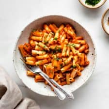 Creamy Vegan Roasted Red Pepper Pasta