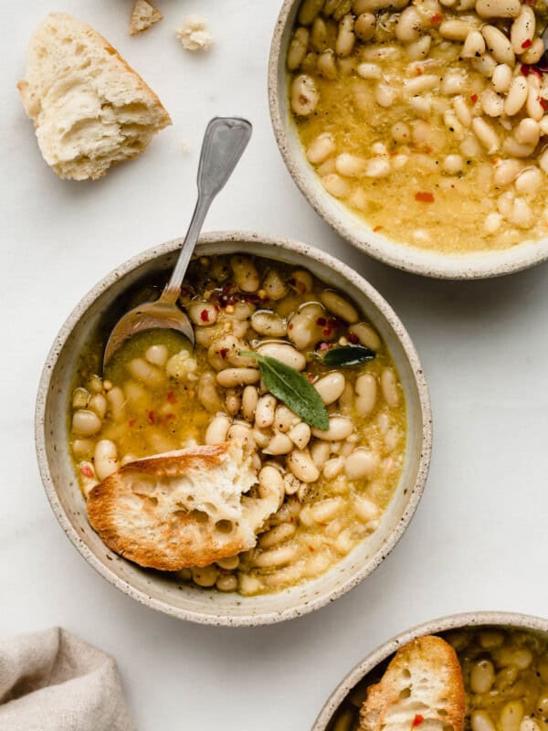 cannellini beans in broth with crusty bread