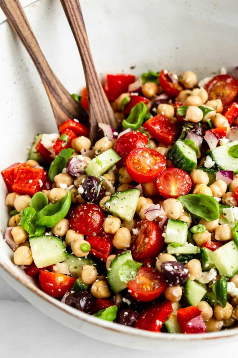 Mediterranean Chickpea Salad (15 minute recipe!) | Choosing Chia