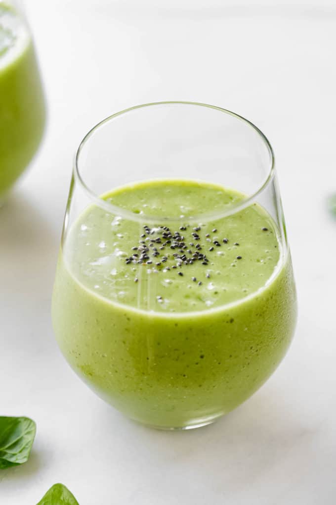 5-Ingredient Healthy Breakfast Green Smoothie Recipe - Choosing Chia
