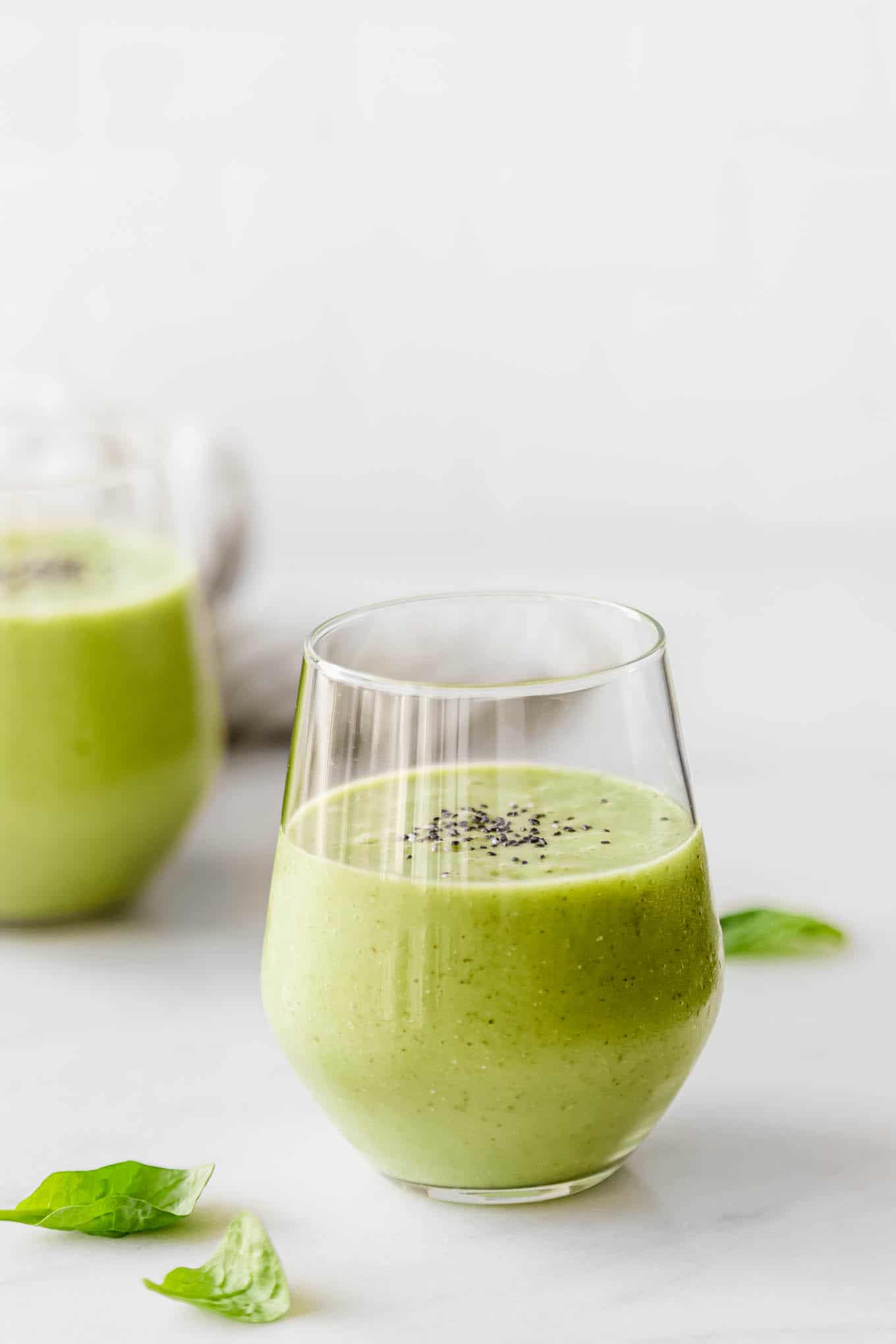 5-Ingredient Healthy Breakfast Green Smoothie Recipe - Choosing Chia