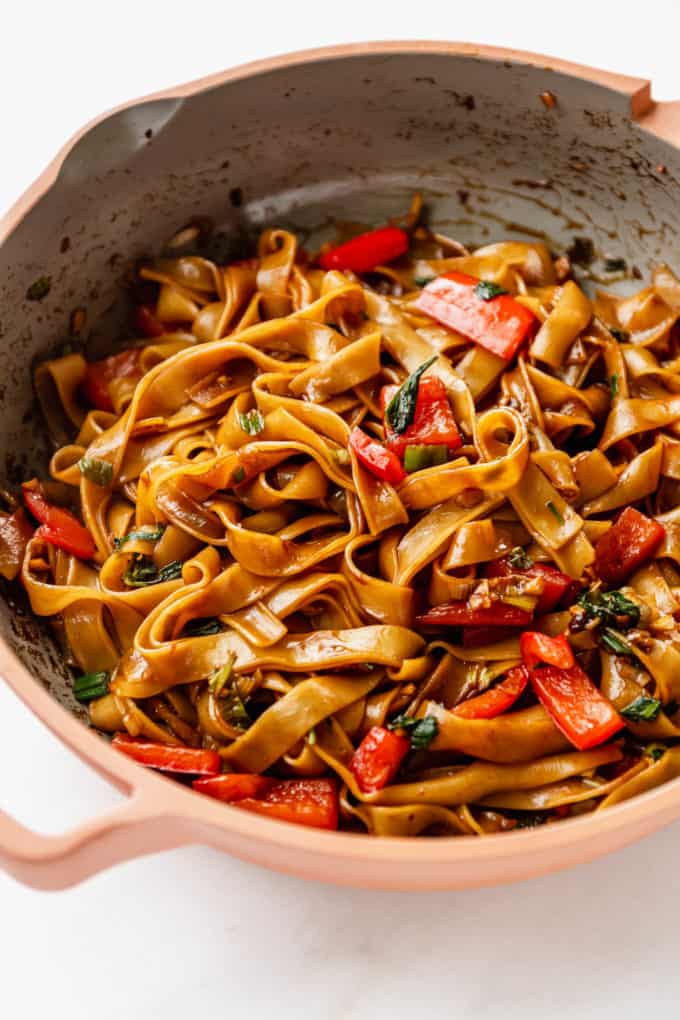 A pan with Thai drunken noodles in it