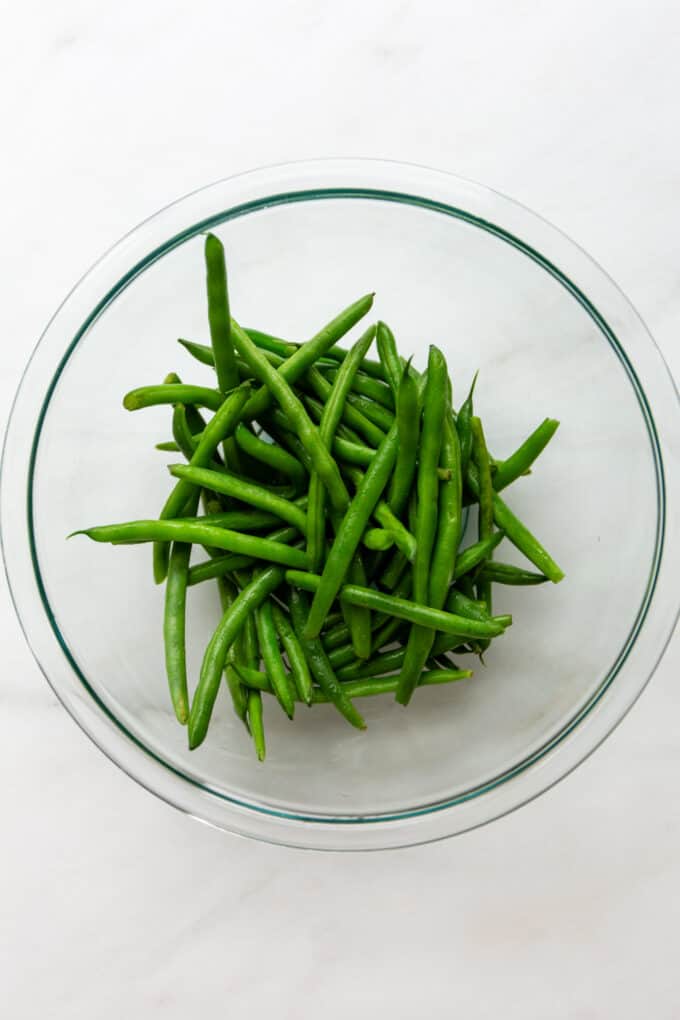 green beans in a clear bowl