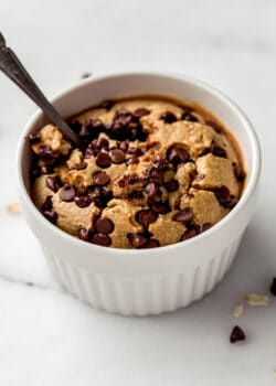 Cookie baked oats topped with chocolate chips
