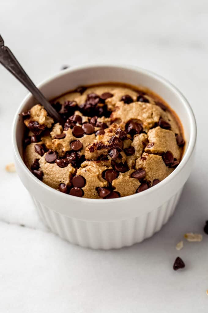 Cookie baked oats topped with chocolate chips