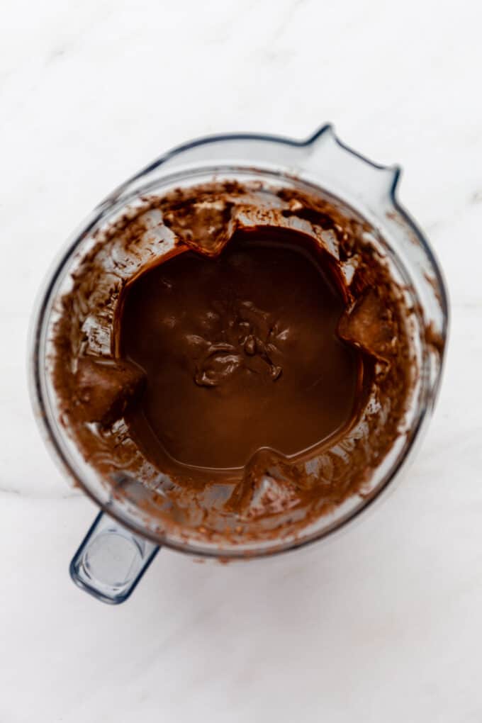 vegan chocolate pudding in a blender
