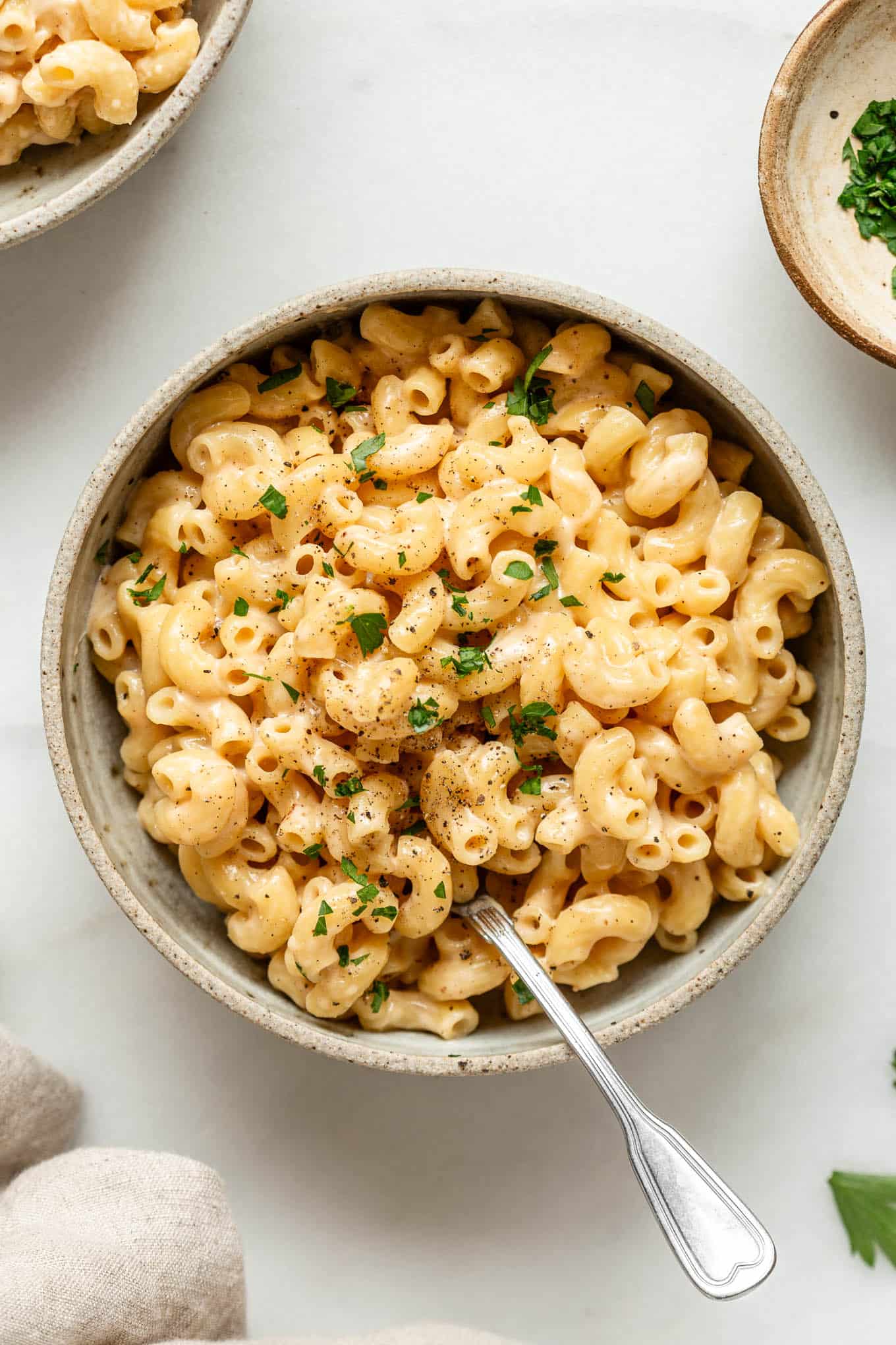 Cottage cheese mac and cheese in a bowl with a napkin on the side.